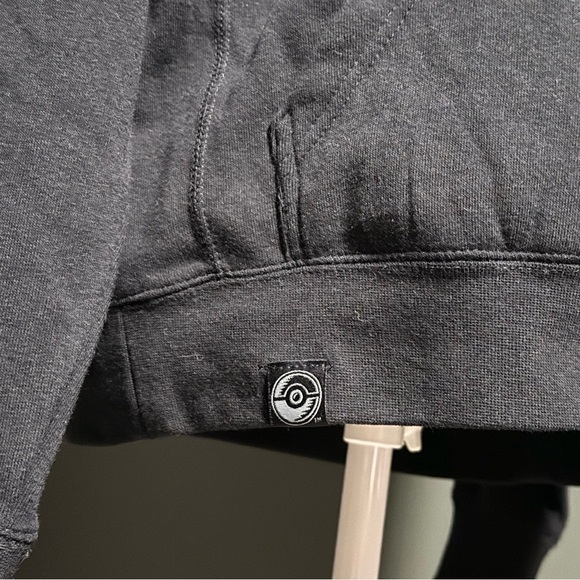 Pokémon GO Team Instinct Hoodie – Official Pokémon Center – Size M Zapdos - Picture 3 of 6